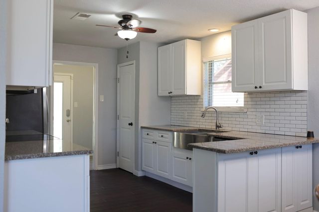 407 Tamarind Street, Lake Jackson, TX 77566