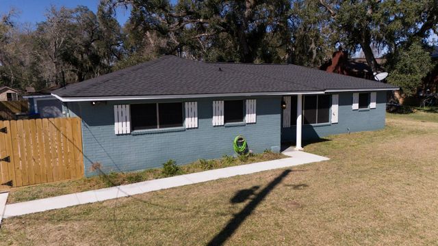 407 Tamarind Street, Lake Jackson, TX 77566