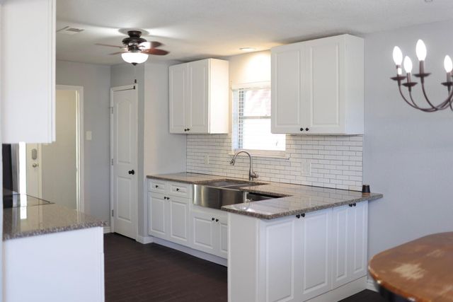 407 Tamarind Street, Lake Jackson, TX 77566