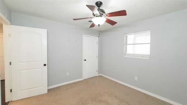 407 Tamarind Street, Lake Jackson, TX 77566