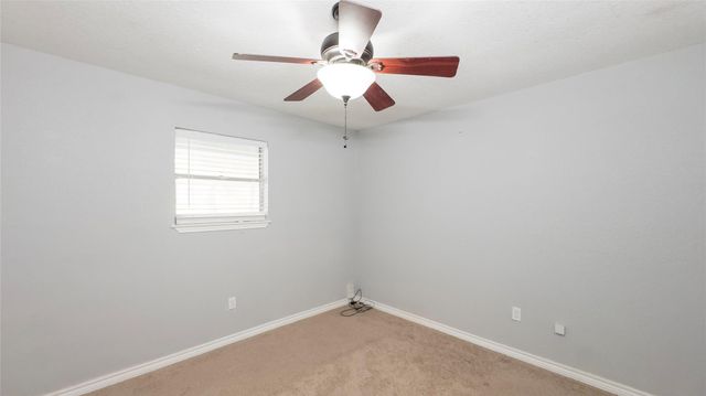 407 Tamarind Street, Lake Jackson, TX 77566