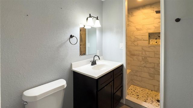 407 Tamarind Street, Lake Jackson, TX 77566