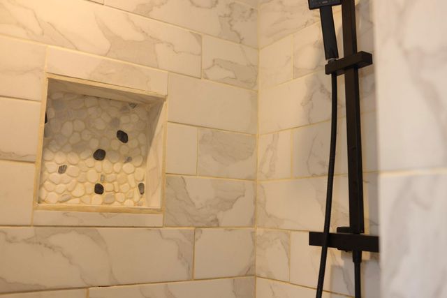 407 Tamarind Street, Lake Jackson, TX 77566