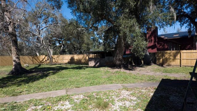 407 Tamarind Street, Lake Jackson, TX 77566