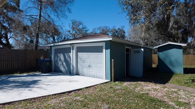 407 Tamarind Street, Lake Jackson, TX 77566