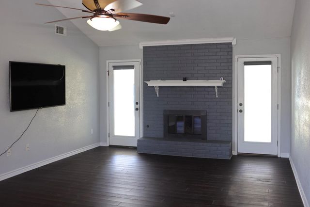 407 Tamarind Street, Lake Jackson, TX 77566