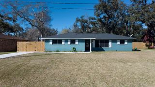 407 Tamarind Street, Lake Jackson, TX 77566