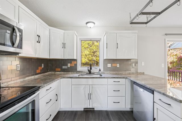 1187 S 51st Street, West Des Moines, IA 50265