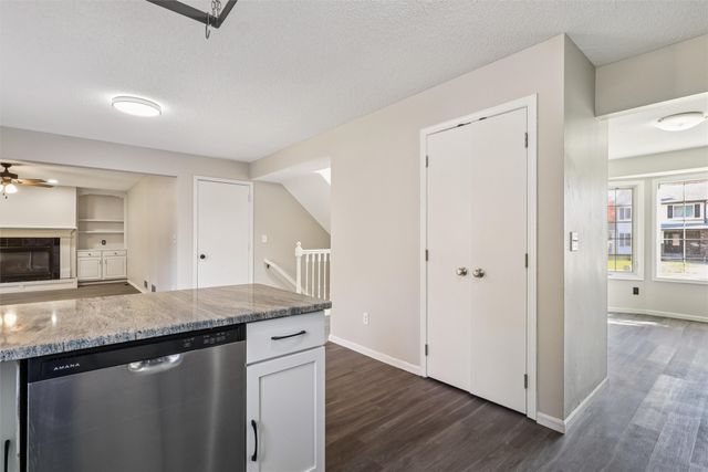 1187 S 51st Street, West Des Moines, IA 50265