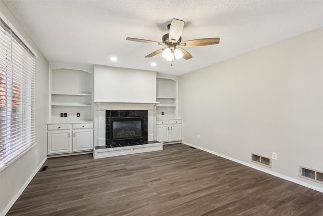 1187 S 51st Street, West Des Moines, IA 50265