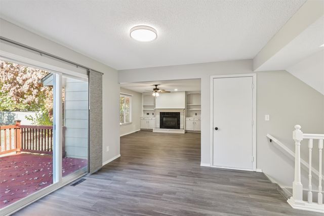 1187 S 51st Street, West Des Moines, IA 50265