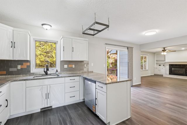 1187 S 51st Street, West Des Moines, IA 50265