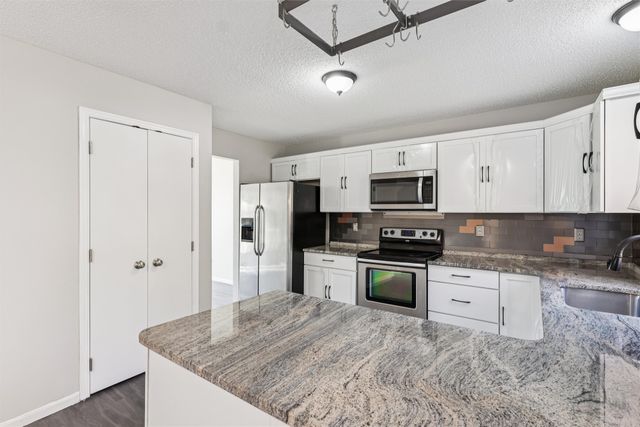 1187 S 51st Street, West Des Moines, IA 50265