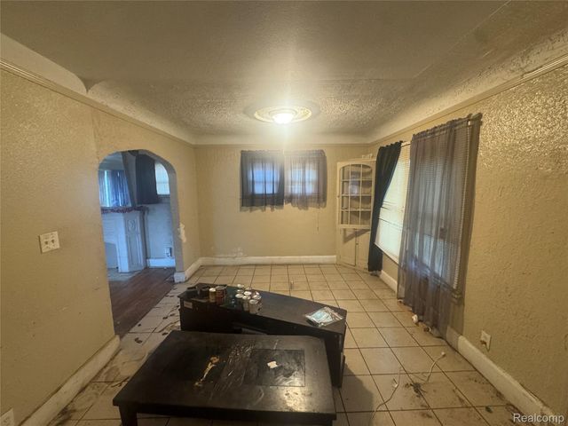 16536 Cheyenne Street, Detroit, MI 48235