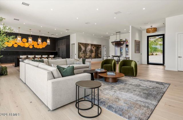 7347 N RED LEDGE Drive, Paradise Valley, AZ 85253