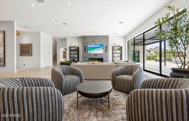 7347 N RED LEDGE Drive, Paradise Valley, AZ 85253