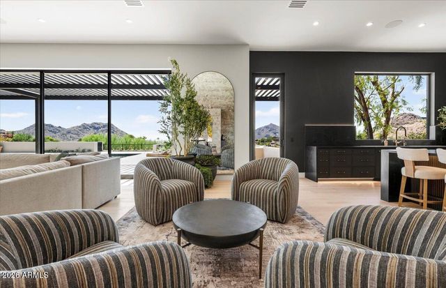7347 N RED LEDGE Drive, Paradise Valley, AZ 85253