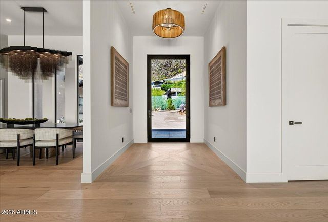 7347 N RED LEDGE Drive, Paradise Valley, AZ 85253