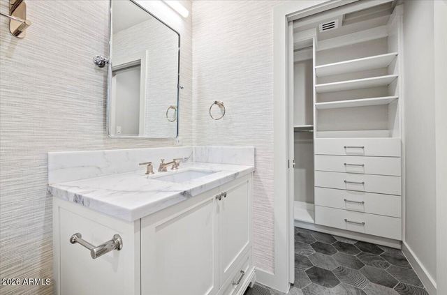 7347 N RED LEDGE Drive, Paradise Valley, AZ 85253