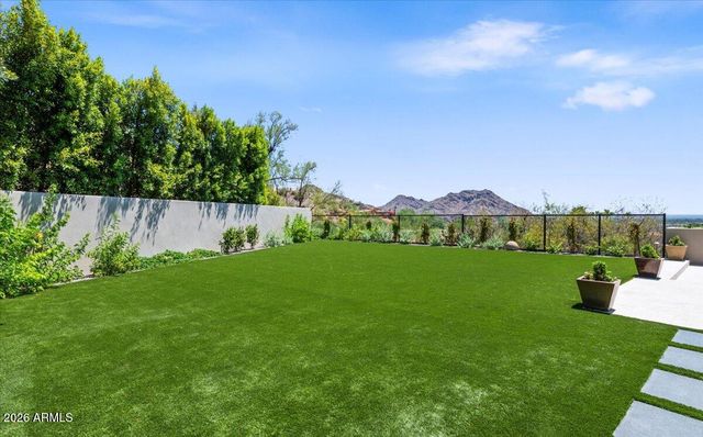 7347 N RED LEDGE Drive, Paradise Valley, AZ 85253