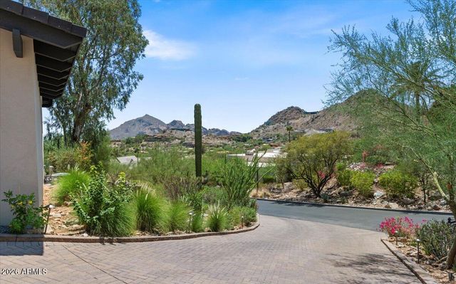 7347 N RED LEDGE Drive, Paradise Valley, AZ 85253