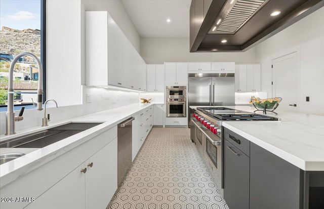 7347 N RED LEDGE Drive, Paradise Valley, AZ 85253