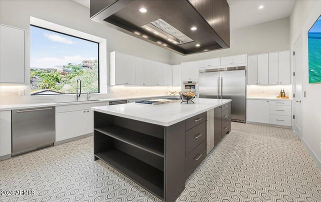 7347 N RED LEDGE Drive, Paradise Valley, AZ 85253