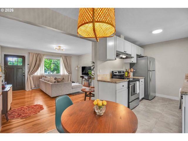 13295 Sw OAKWOOD St, Beaverton, OR 97005