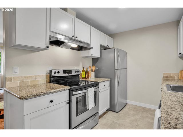13295 Sw OAKWOOD St, Beaverton, OR 97005