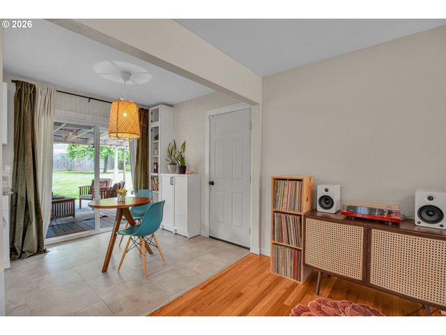 13295 Sw OAKWOOD St, Beaverton, OR 97005