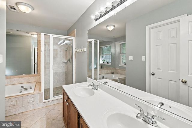 11901 HICKORY CREEK DR, Fredericksburg, VA 22407