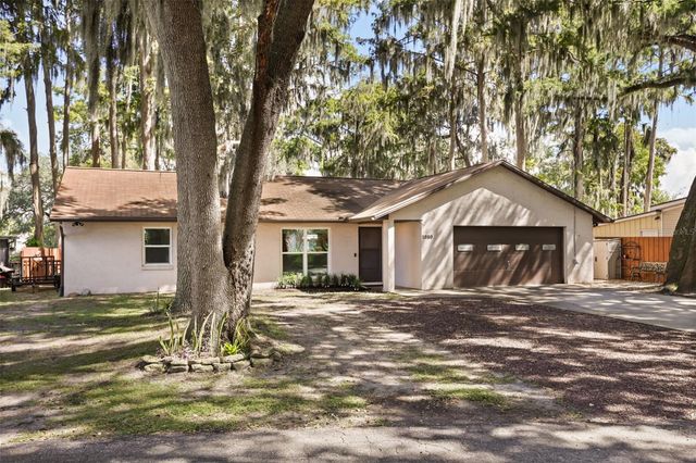 1080 FOREST DRIVE, Tavares, FL 32778