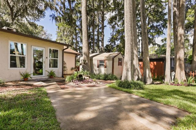 1080 FOREST DRIVE, Tavares, FL 32778