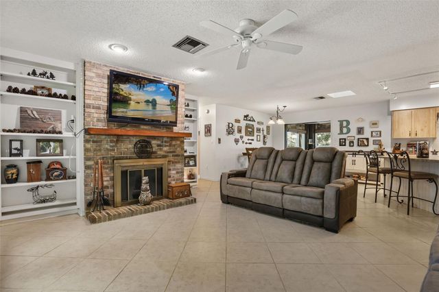 1080 FOREST DRIVE, Tavares, FL 32778