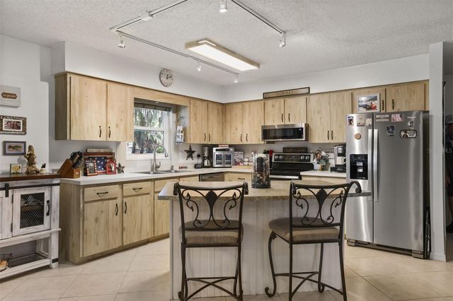 1080 FOREST DRIVE, Tavares, FL 32778