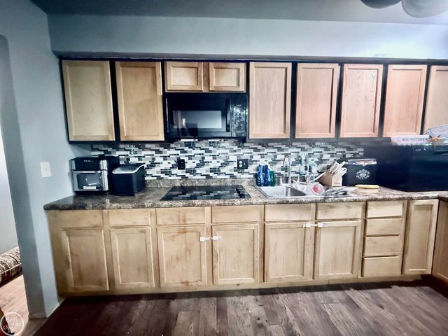 32264 Parker Circle, Warren, MI 48088