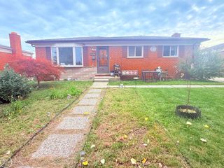 32264 Parker Circle, Warren, MI 48088