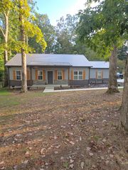 470 Lakeview St, Estill Springs, TN 37330