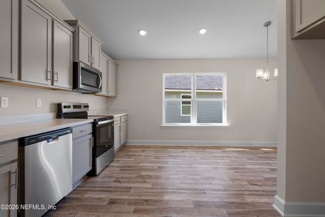 8369 HELMSLEY Boulevard, Jacksonville, FL 32219