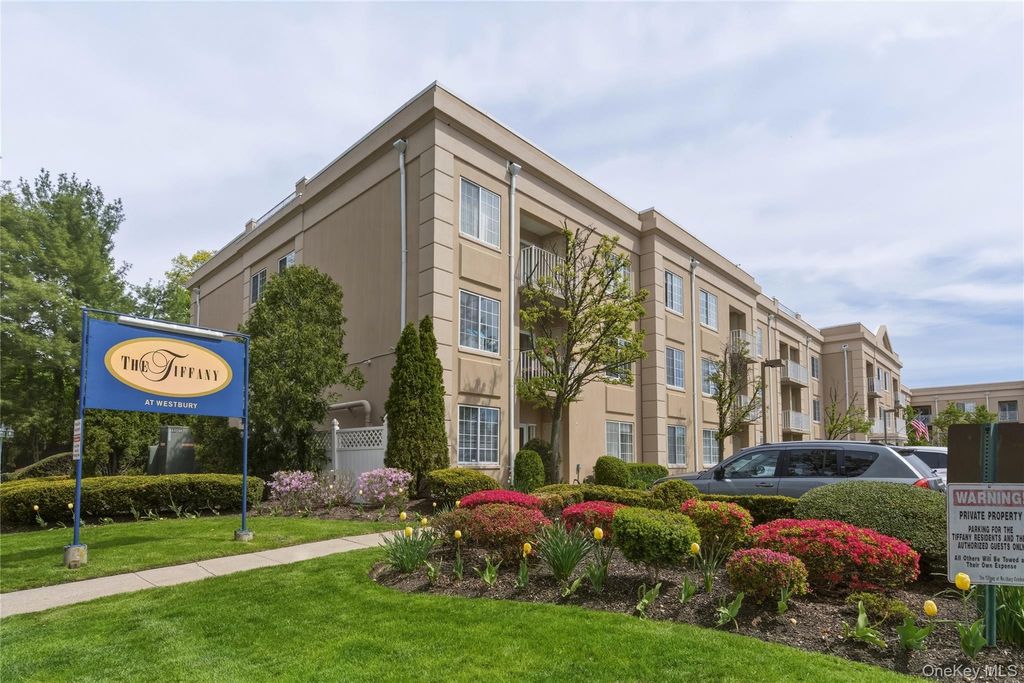 54 School Street 126, Westbury, NY 11590