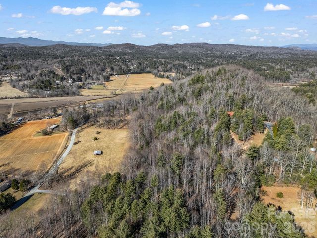 181 Justamere Lane, Hendersonville, NC 28739