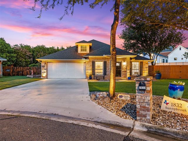 1832 Sunnybrook DR, New Braunfels, TX 78130