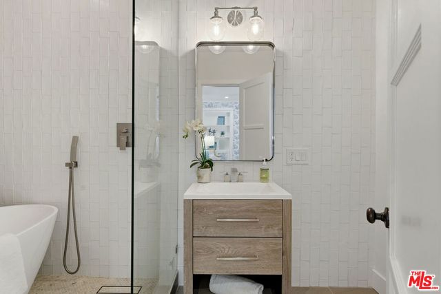 22140 Ybarra Road, Woodland Hills, CA 91364