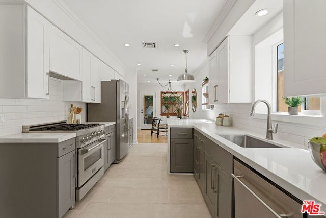 22140 Ybarra Road, Woodland Hills, CA 91364