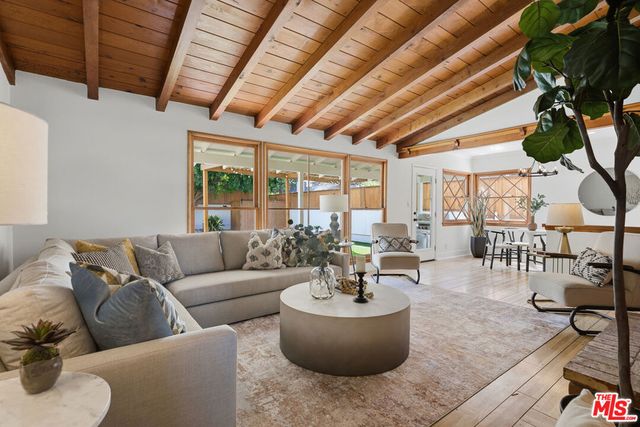 22140 Ybarra Road, Woodland Hills, CA 91364