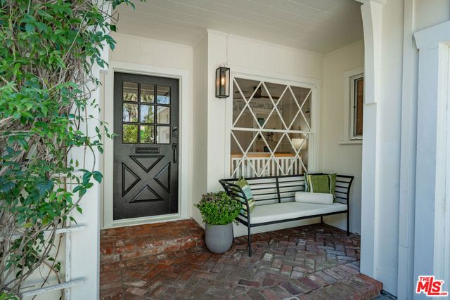 22140 Ybarra Road, Woodland Hills, CA 91364