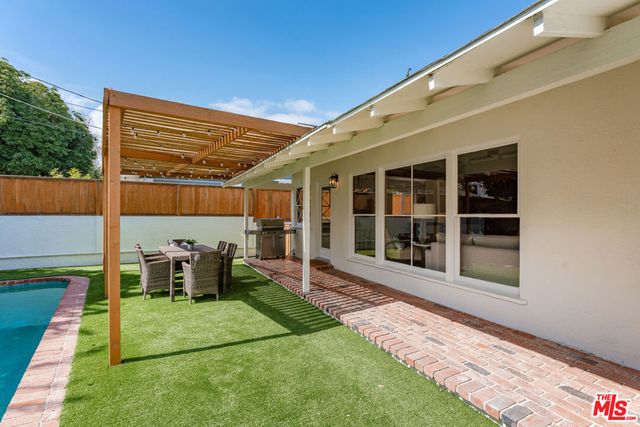 22140 Ybarra Road, Woodland Hills, CA 91364