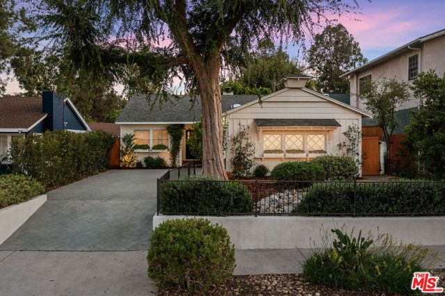 22140 Ybarra Road, Woodland Hills, CA 91364