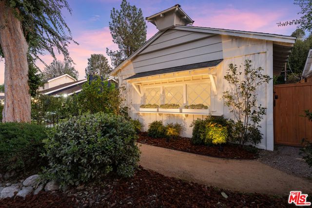 22140 Ybarra Road, Woodland Hills, CA 91364