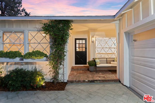 22140 Ybarra Road, Woodland Hills, CA 91364